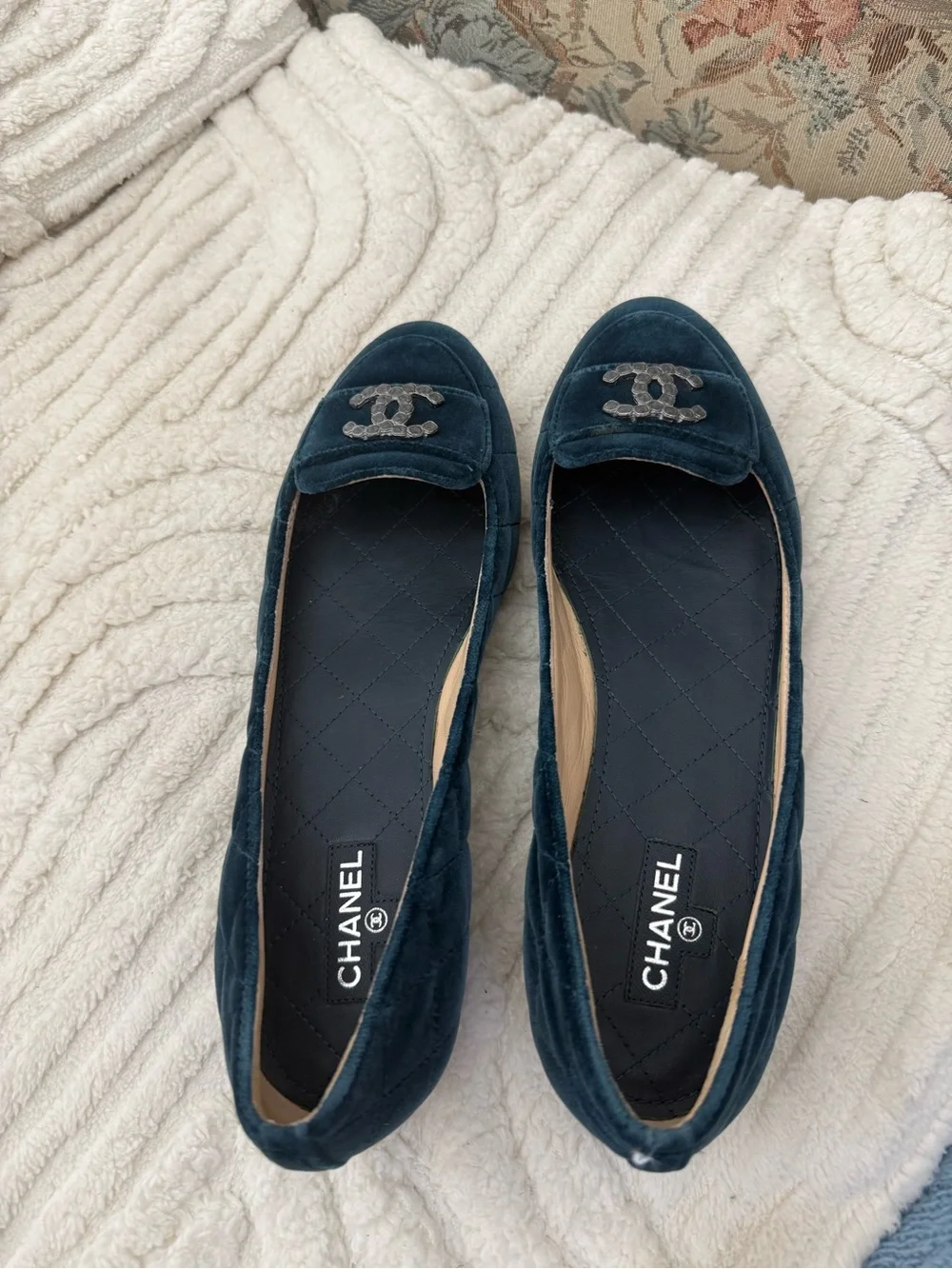 CHANEL Velvet Loafers with Crystal CC Logo in Navy Blue